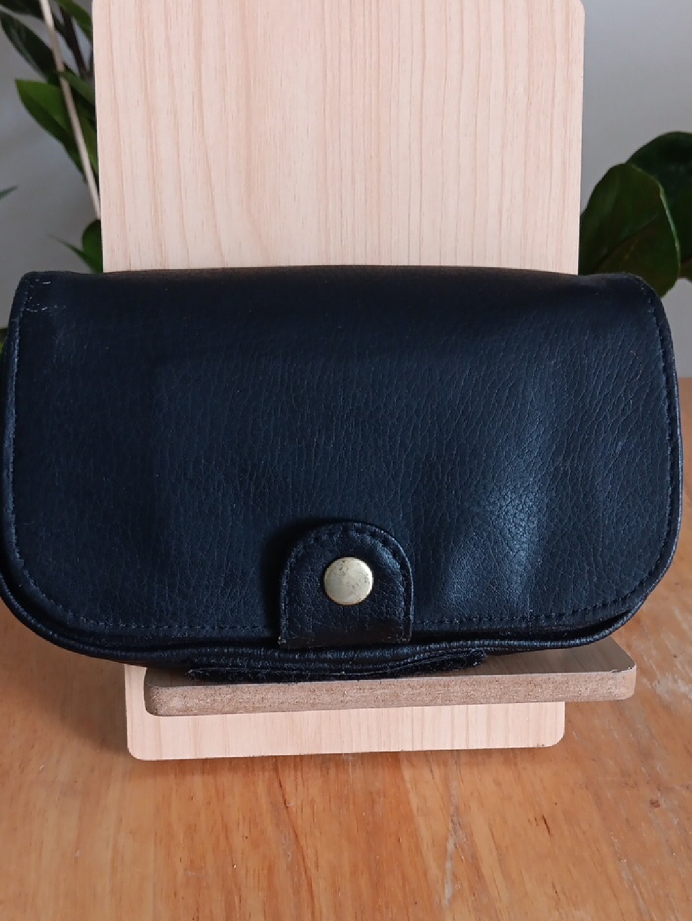 Classic Black Leather Women' Wallet with Mirror